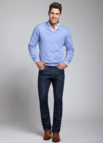 С чем сочетать синие мужские брюки?