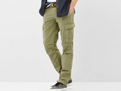 С чем сочетаются мужские брюки карго?