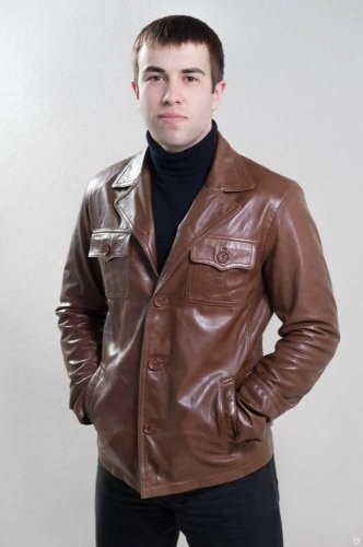 Как мужчине можно носить пиджак из кожи?
