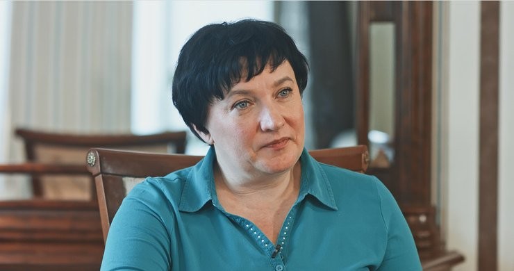 Истории Лаймы Вайкуле и Дарьи Донцовой, которые победили рак груди