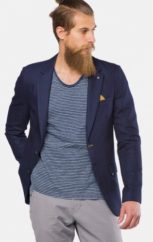 С чем можно комбинировать синий мужской пиджак?