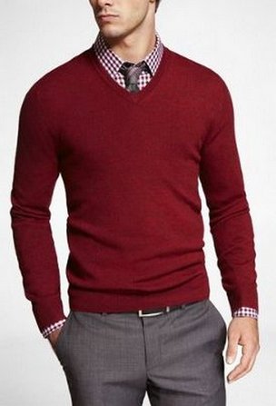 Как мужчине носить свитер с рубашкой?