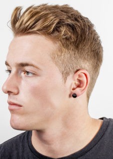 Мужские серьги в ухо — способ подчеркнуть индивидуальность