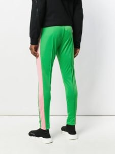 Мужские зеленые брюки: с чем носить