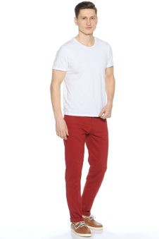 Мужские красные брюки: особенности сочетаний