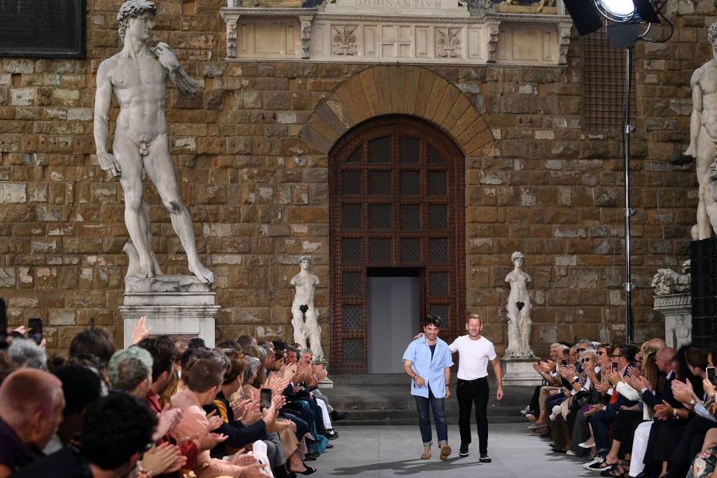 Возвращение на родину: как прошел мужской показ Salvatore Ferragamo на площади Синьории во Флоренции