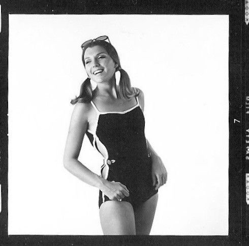 А ты знал, что мама Илона Маска — модель и в юности была чертовски горячей штучкой?