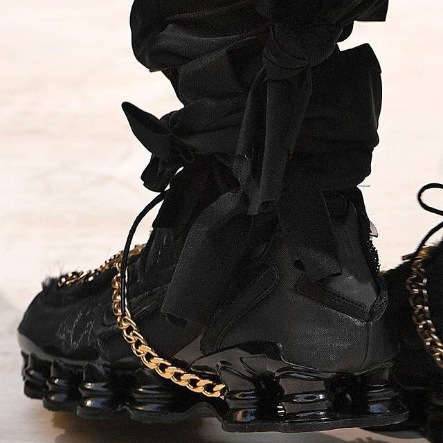 Выходят новые космические и мрачные кроссовки Comme des Garçons x Nike 