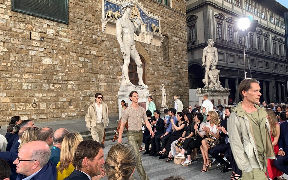 Возвращение на родину: как прошел мужской показ Salvatore Ferragamo на площади Синьории во Флоренции