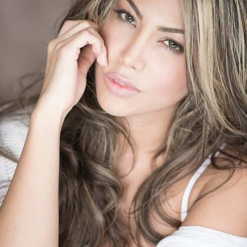 Красотка дня: колумбийская модель Сандра Кастаньо