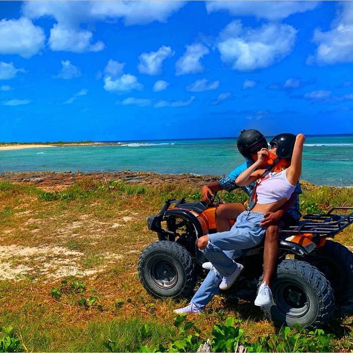 Спортсменка и просто красавица: Белла Хадид показала фото с отдыха на Карибах