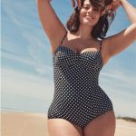 Пышная красотка Эшли Грэм в пляжной фотосессии