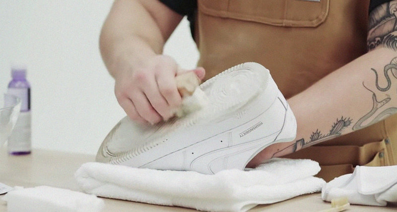Как почистить белые кроссовки: простой и эффективный лайфхак