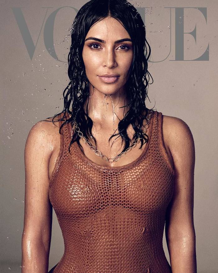 Мокрая и почти голая: Ким Кардашьян впервые снялась для американского Vogue
