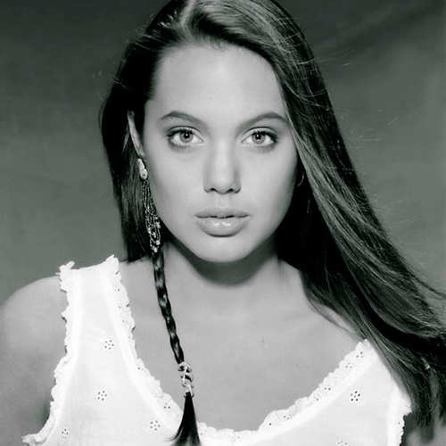 Пятнадцатилетняя Джоли: одна из самых первых фотосессий Анджелины