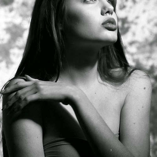 Пятнадцатилетняя Джоли: одна из самых первых фотосессий Анджелины