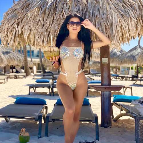 Красотка дня: 28-летняя порнозвезда Вероника Родригес