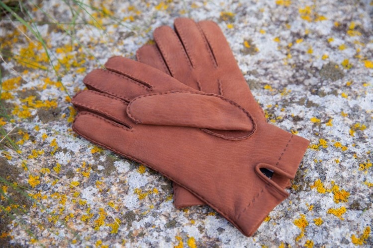 Как выбрать стиль, фасон и размер мужских перчаток