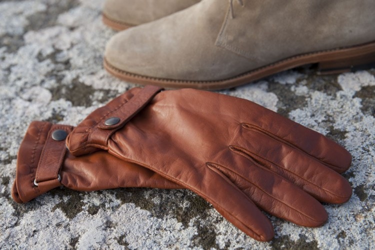 Как выбрать стиль, фасон и размер мужских перчаток