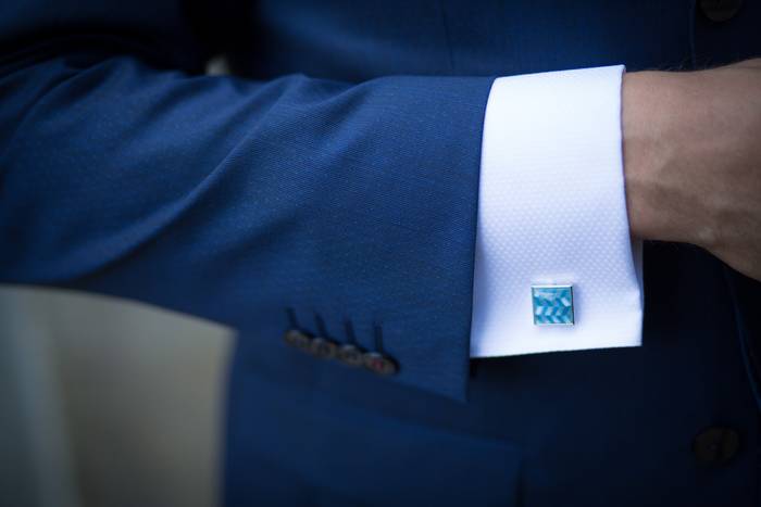Грамотный аксессуар: как сочетать галстук, запонки и украшения?
