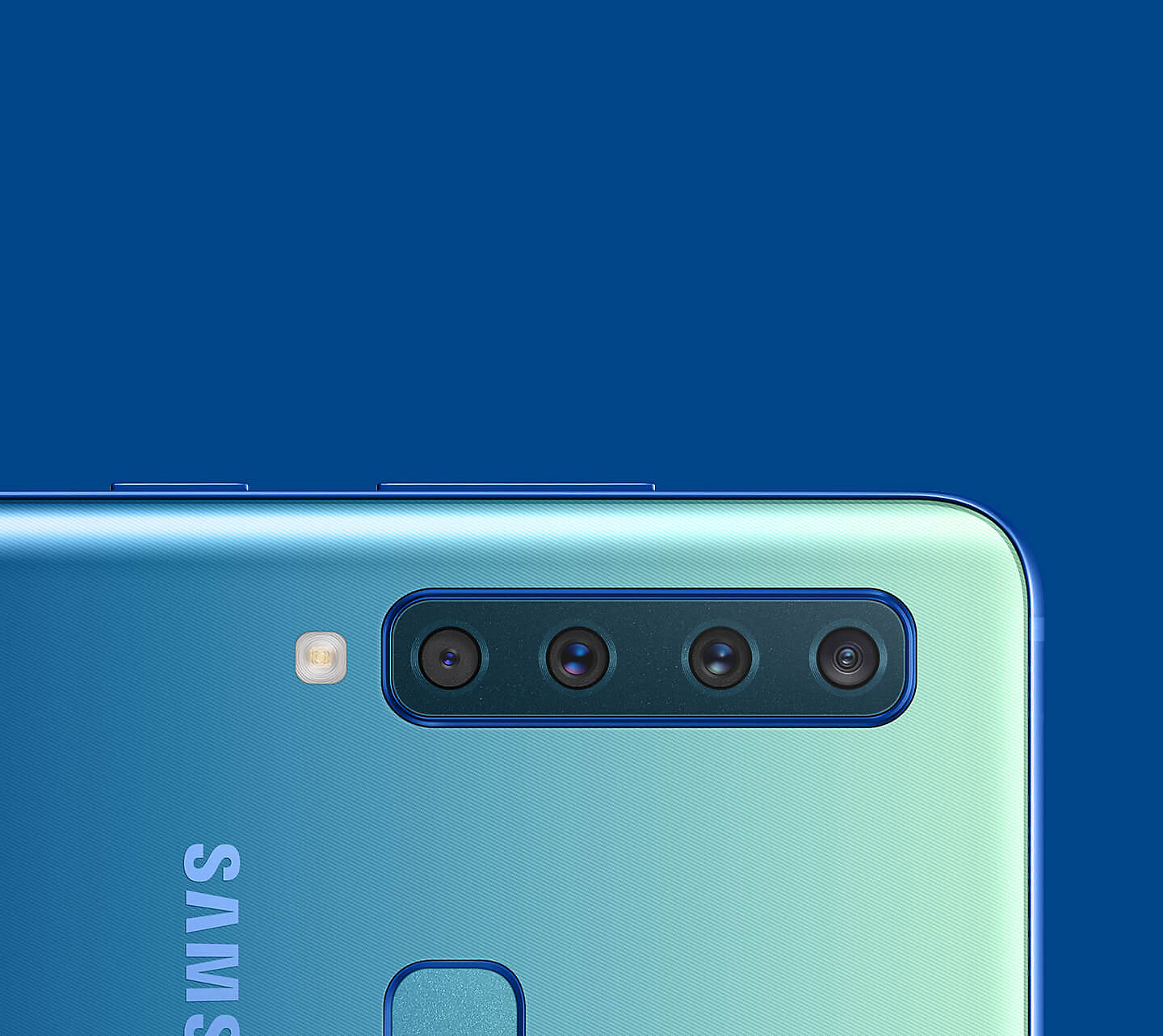 Samsung выпустил смартфон с четырьмя камерами