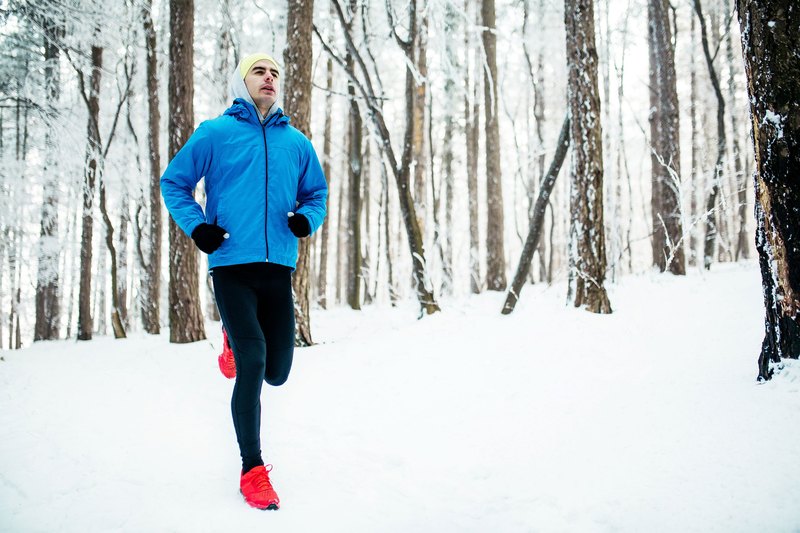 Холод не помеха: как правильно бегать зимой