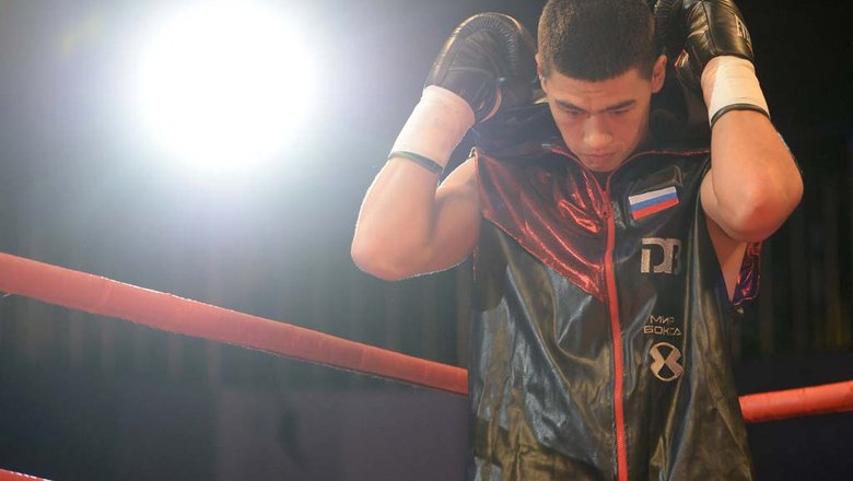 Дмитрий Бивол защитил титул чемпиона мира WBA