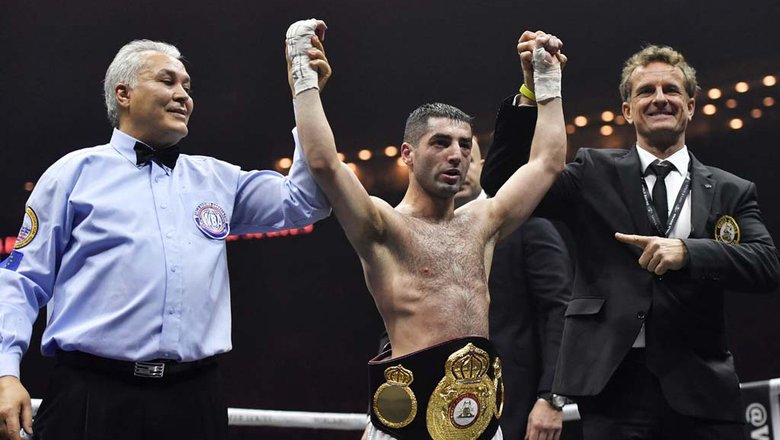 Алоян защитил золотой пояс WBA, выиграв у Грищука в бою в рамках ПМЭФ