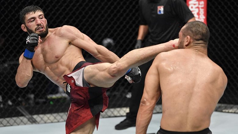 Царукян победил нокаутом Гиагоса на турнире UFC Vegas 37