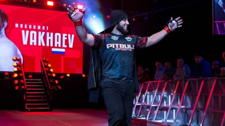Чеченский боец MMA напал на соперника во время интервью
