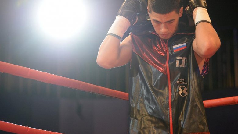 Дмитрий Бивол одержал победу над Умаром Саламовым и защитил титул WBA