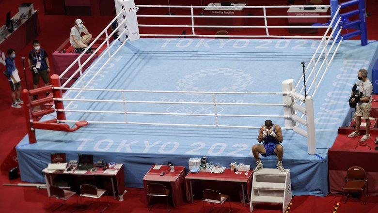 Колумбийского боксера ввели в кому из-за травм, полученных на ринге
