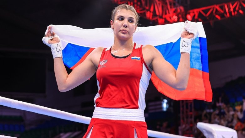 18-летняя россиянка выиграла ЧМ по боксу. Когда ее чествовали, вместо гимна РФ включили концерт Чайковского