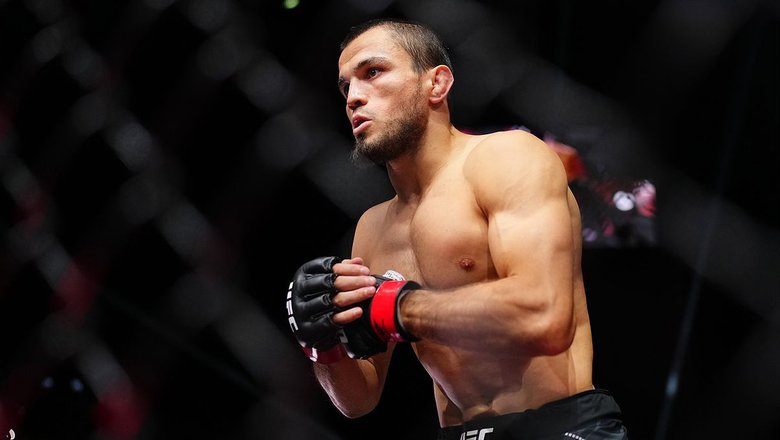 Экс-чемпион UFC поддержал Умара Нурмагомедова: &laquo;Бесит, что теперь его будут пинать хейтеры&raquo;